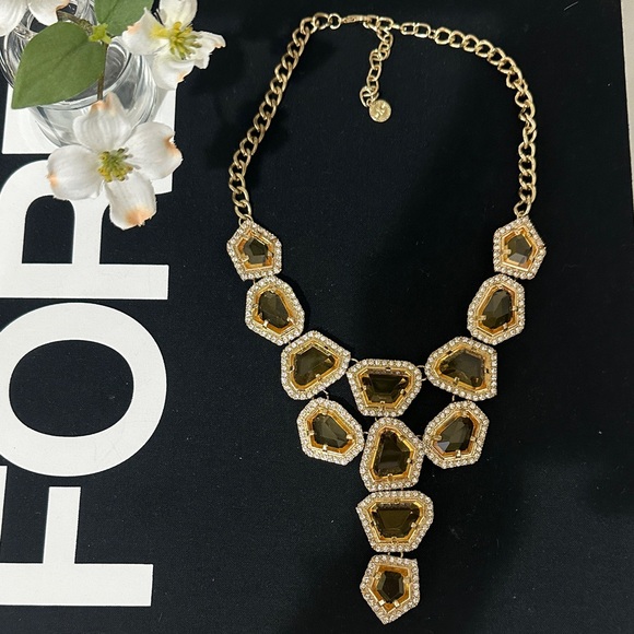 Elegant Gold Statement Necklace